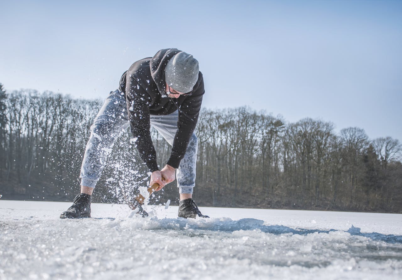 Ice fisherman 